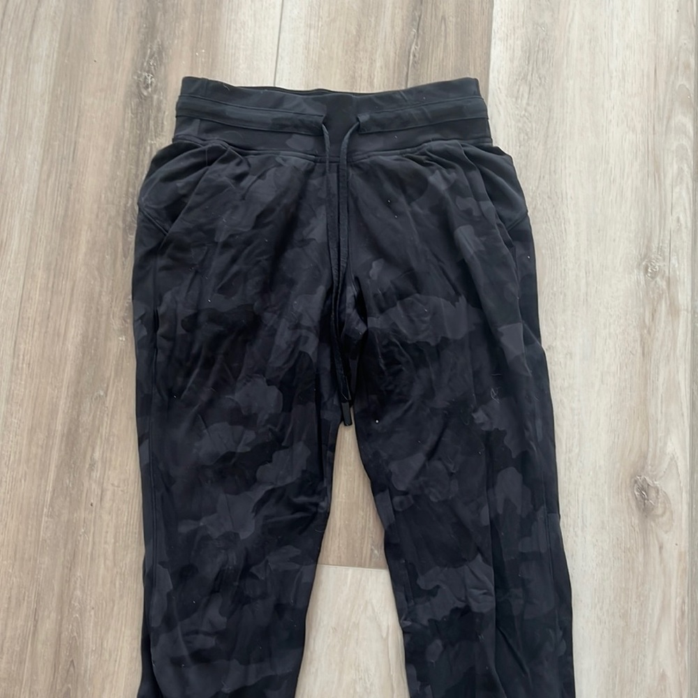 Cameo align joggers size 4 lululemon